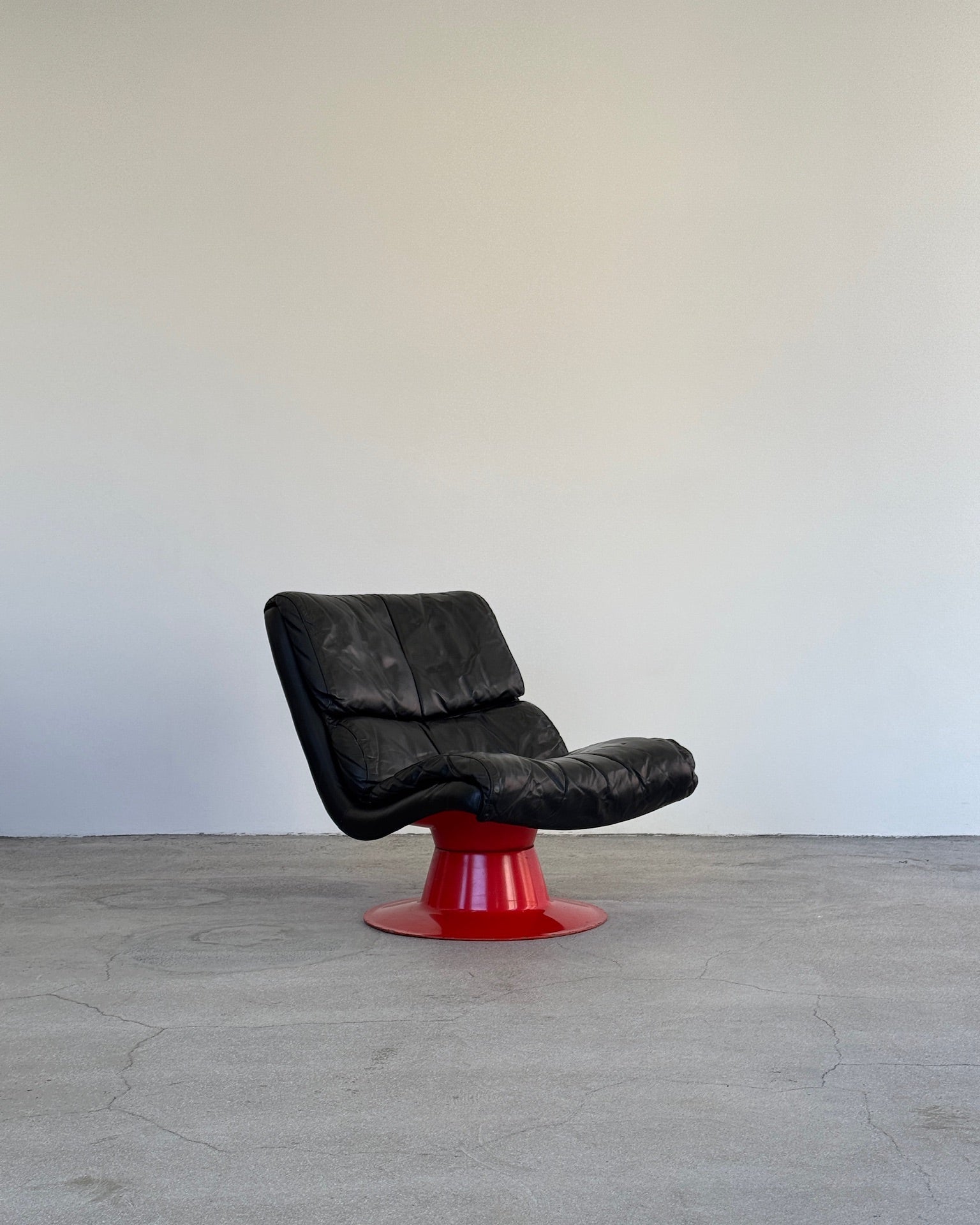 Red Saturnus Lounge Chair by Yrjö Kukkapuro