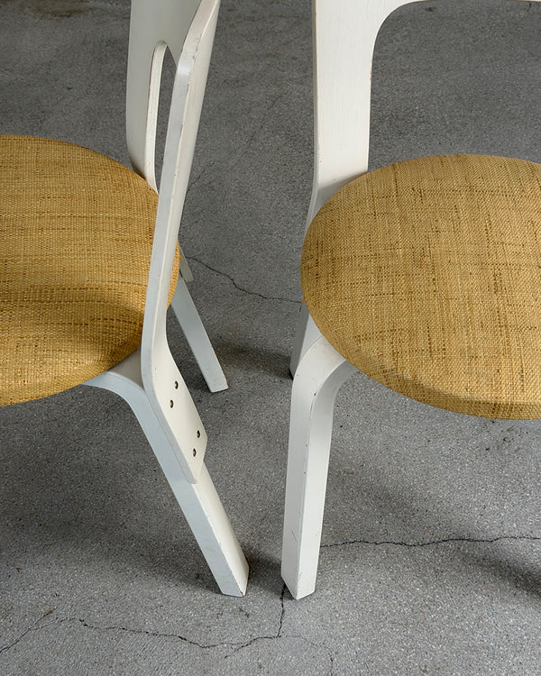 White Artek 66 Chair with Bast Cloth Seat by Alvar Aalto