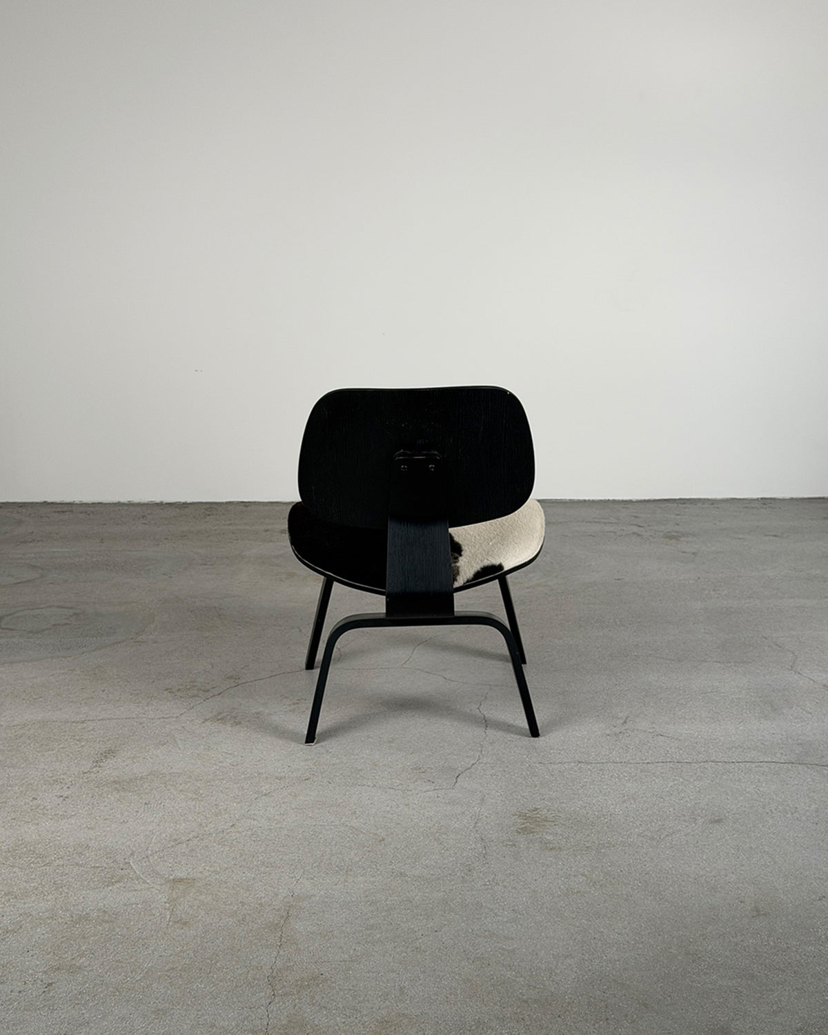 Cowhide 'LCW' Lounge Chair Wood by Charles & Ray Eames for Vitra