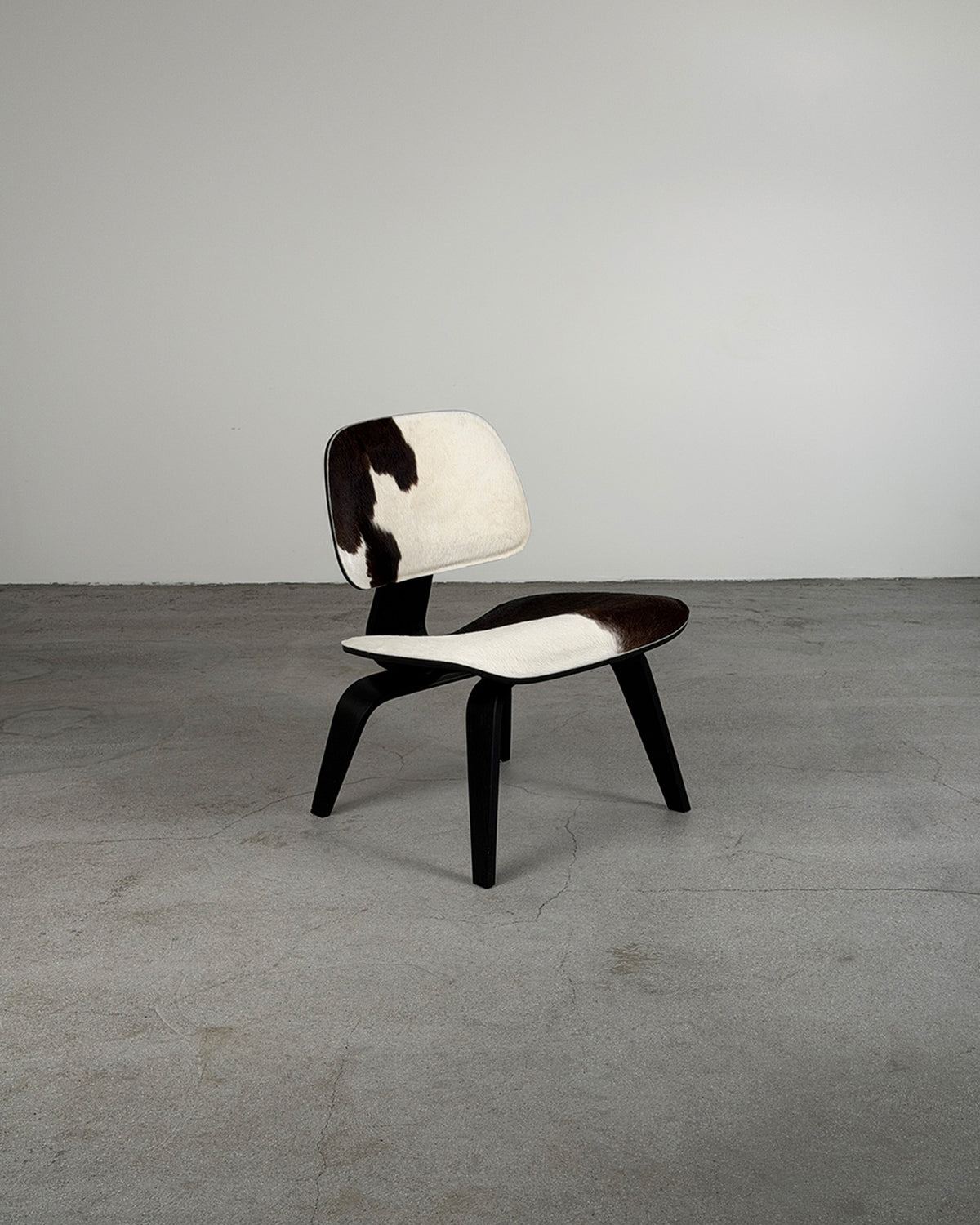 Cowhide 'LCW' Lounge Chair Wood by Charles & Ray Eames for Vitra
