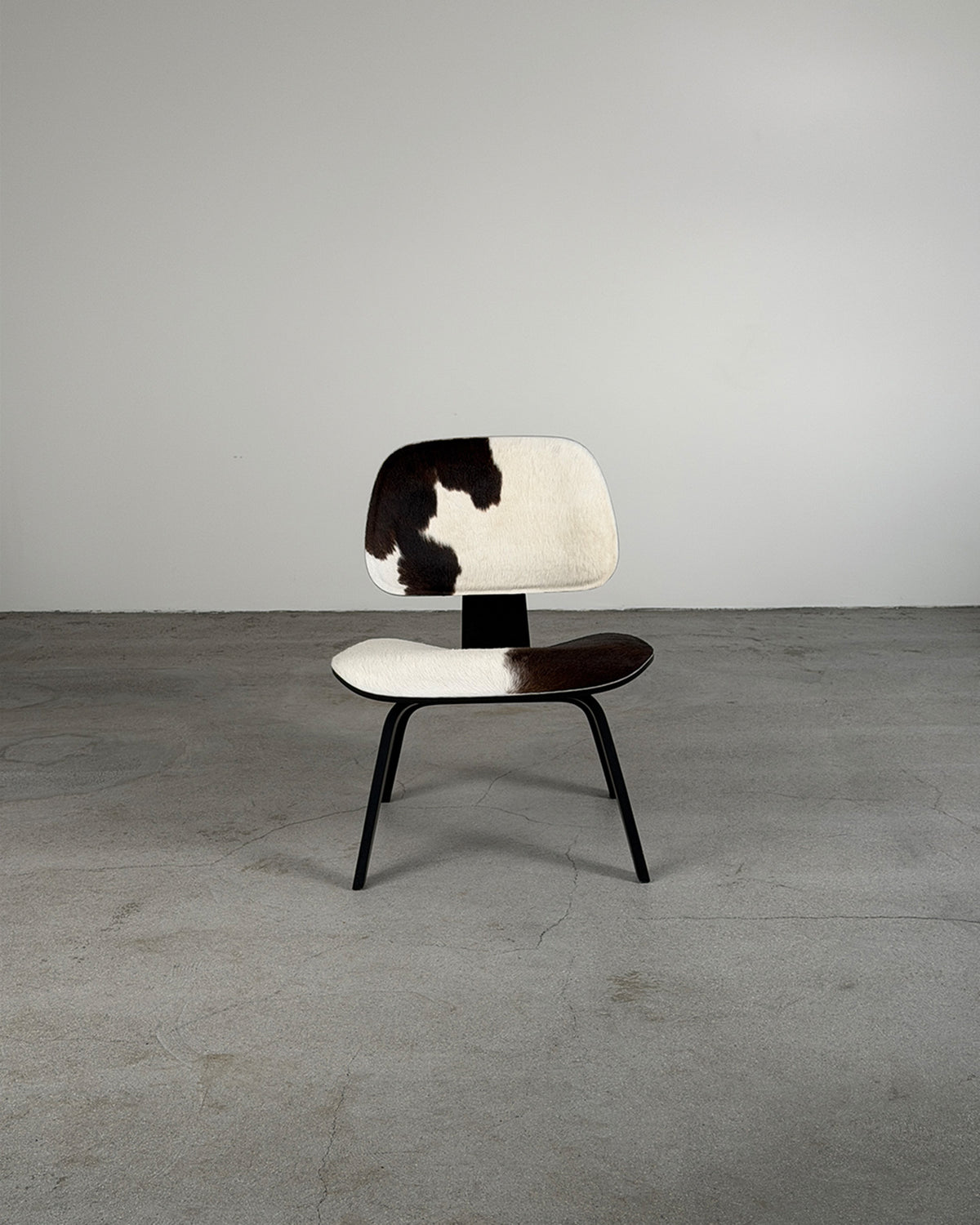 Cowhide 'LCW' Lounge Chair Wood by Charles & Ray Eames for Vitra